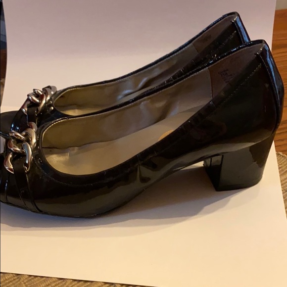 Sz 7 Me Too Navy Heels - Picture 4 of 4